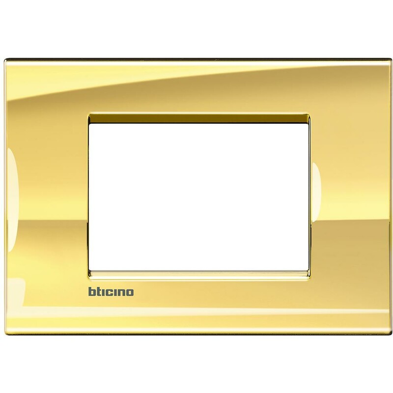 Рамка 1 пост, прямоугольная форма. МЕТАЛЛ. Цвет Золото.  Итальянский стандарт, 3 модуля. Bticino LIVINGLIGHT. LNA4803OA