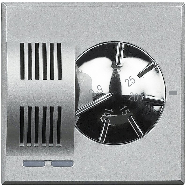 Электронный комнатный термостат релейный выход с 1 переключающим контактом 2 А, 250 В~, питание 230 В~, 2 модуля. Цвет Алюминий. Bticino AXOLUTE. HC4441