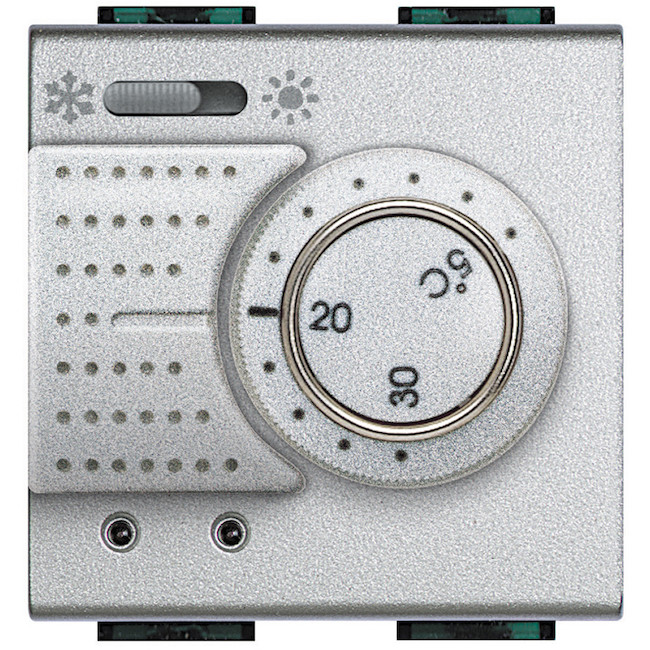 Терморегулятор электронный со встроенным переключателем режимов «лето/зима», релейный выход с контактом C-NO, 2 А, 250 В~, питание 230 В~, 2 модуля. Цвет Алюминий. Bticino LIVINGLIGHT. NT4442